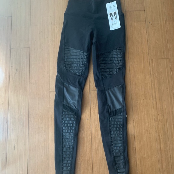 Alo Moto Legging in size xs - Picture 9 of 9